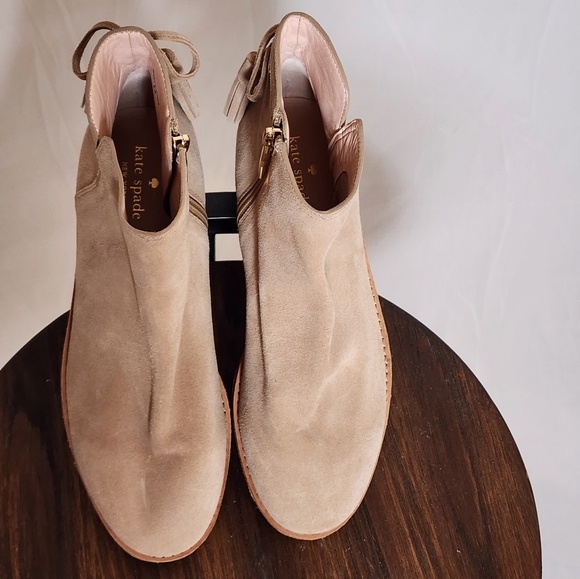 Kate Spade Tan Bellville Too Tassel Bow Suede Booties Size 8 - Picture 1 of 13